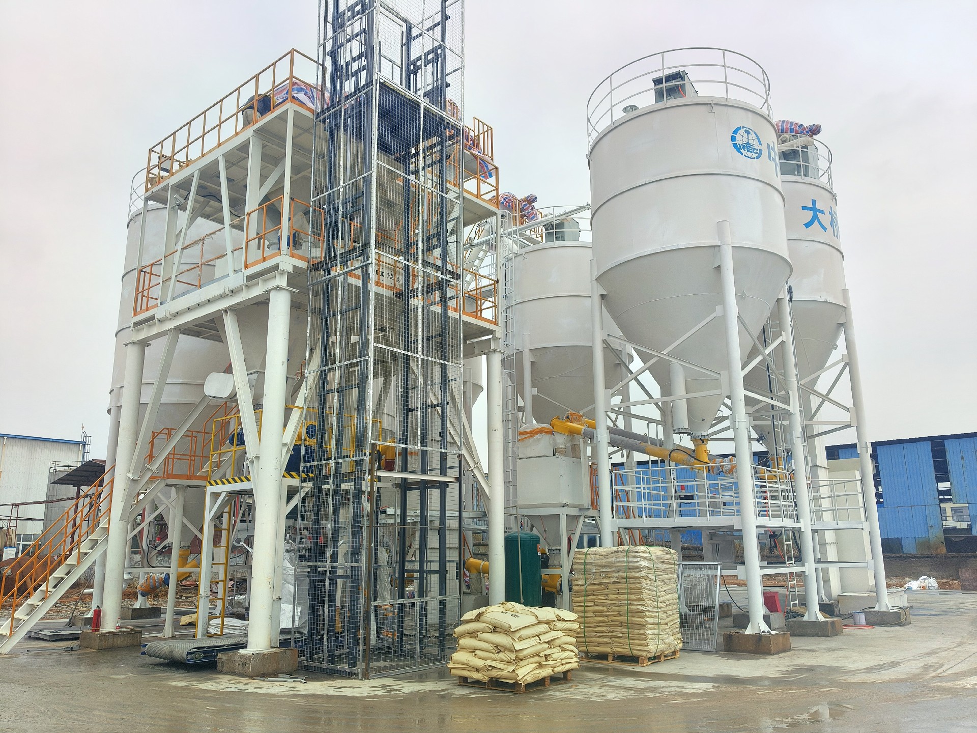 青岛迪拓环境设备：一站式固废危废处理解决方案，专业飞灰固化设备厂家