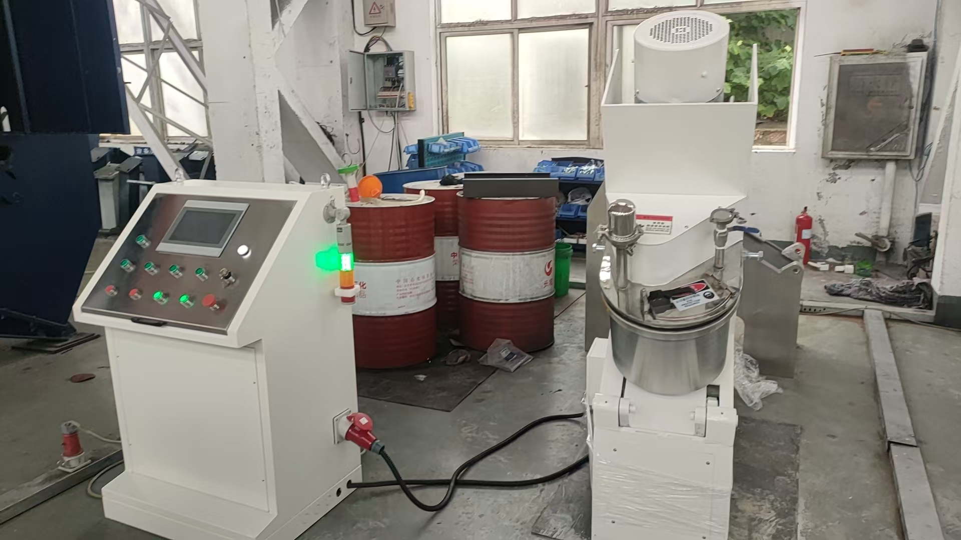 告别混合死角与高残留！青岛迪拓倾斜式强力混合机，重塑高粘度物料混炼新标准