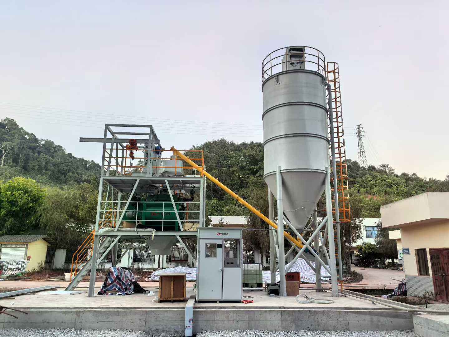 青岛迪拓环境设备有限公司：固废处理成套设备与飞灰固化稳定化系统一站式方案提供商
